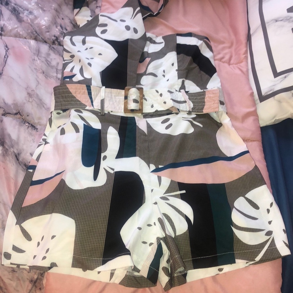 One Shoulder Abstract Romper - Picture 4 of 5